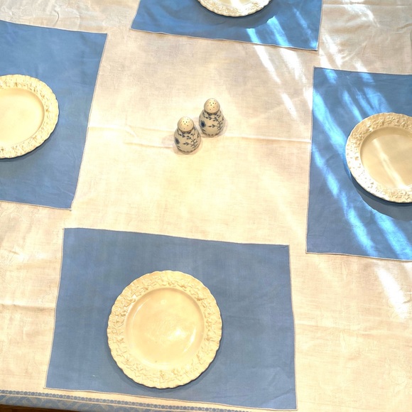 Antique Linen tablecloth w/ 4 placemats - Picture 3 of 9